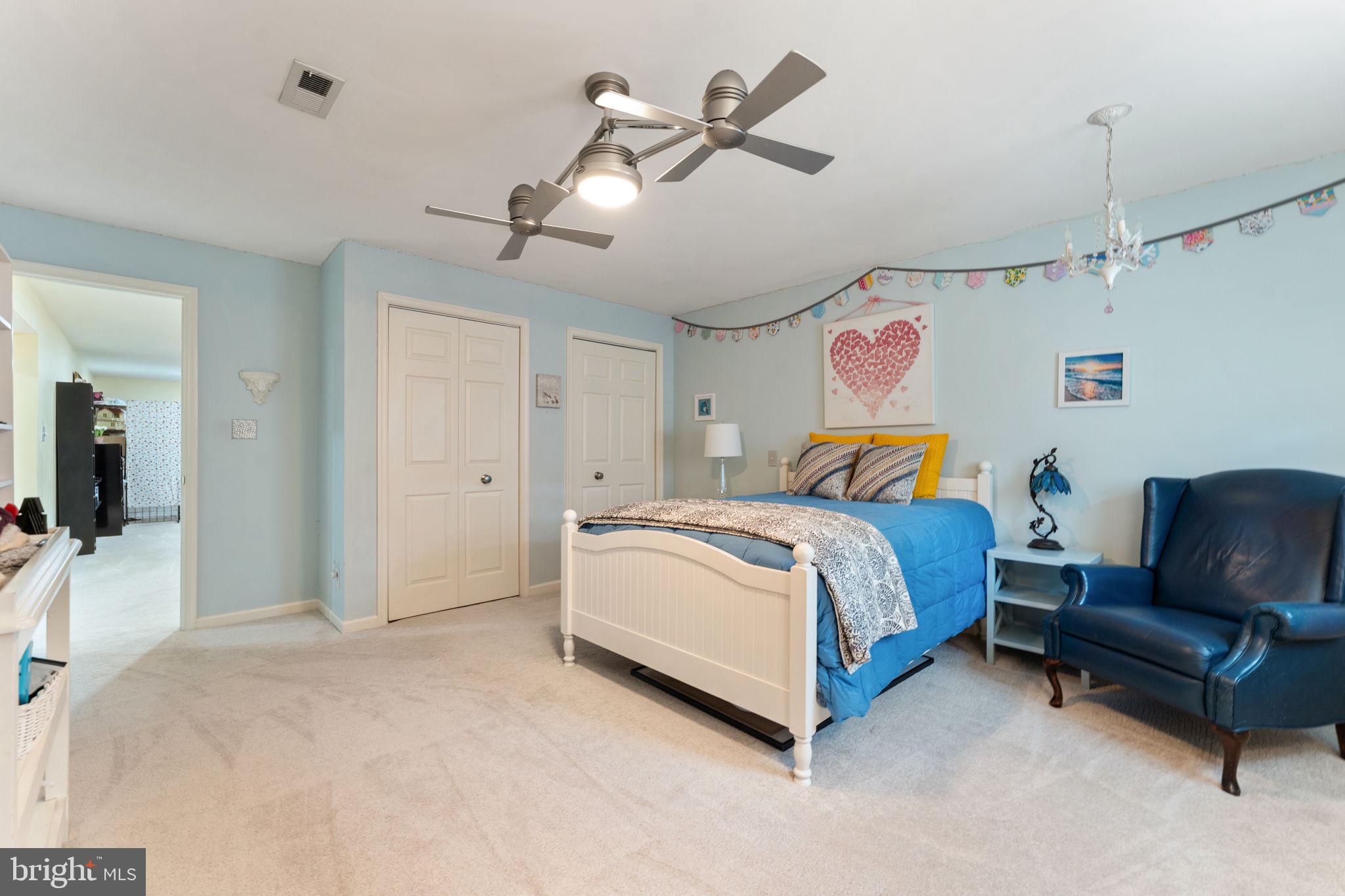 375 HORSESHOE LANE