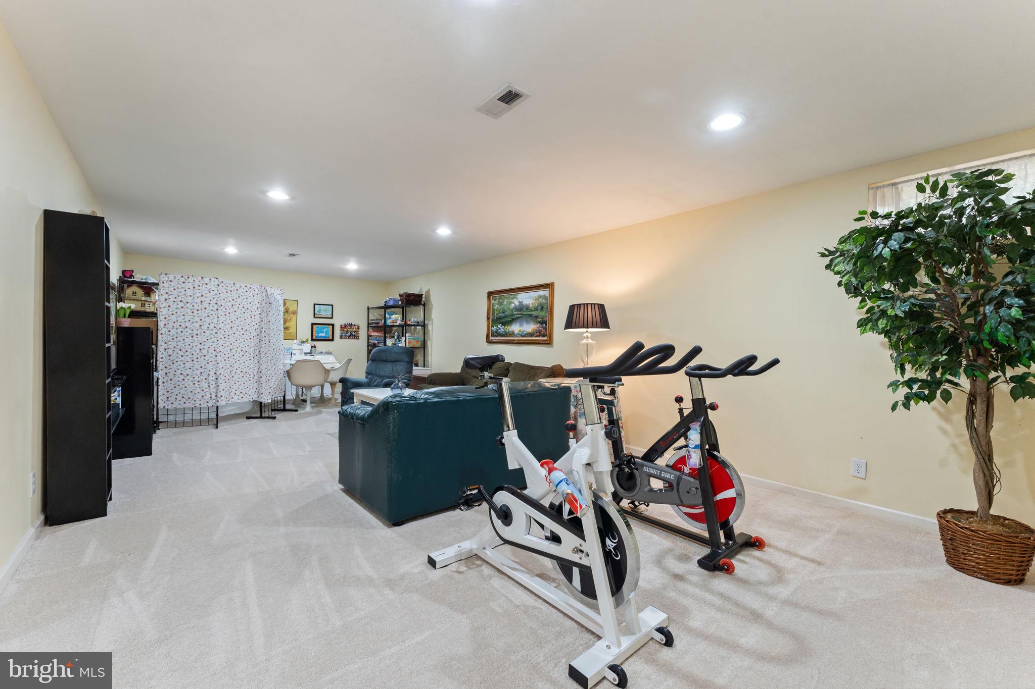 375 HORSESHOE LANE