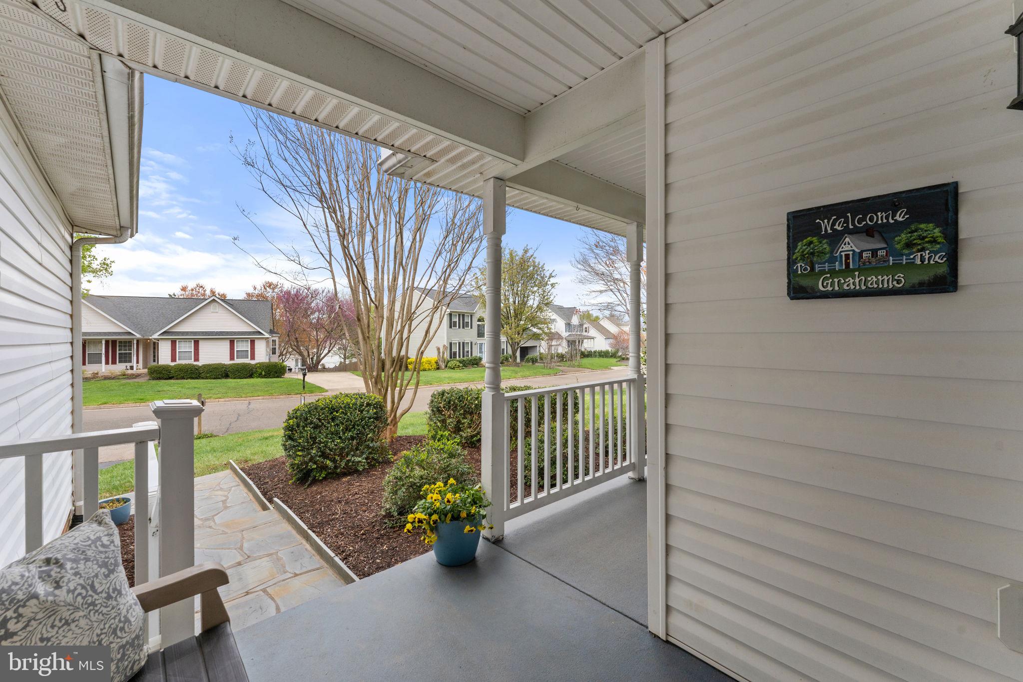 375 HORSESHOE LANE