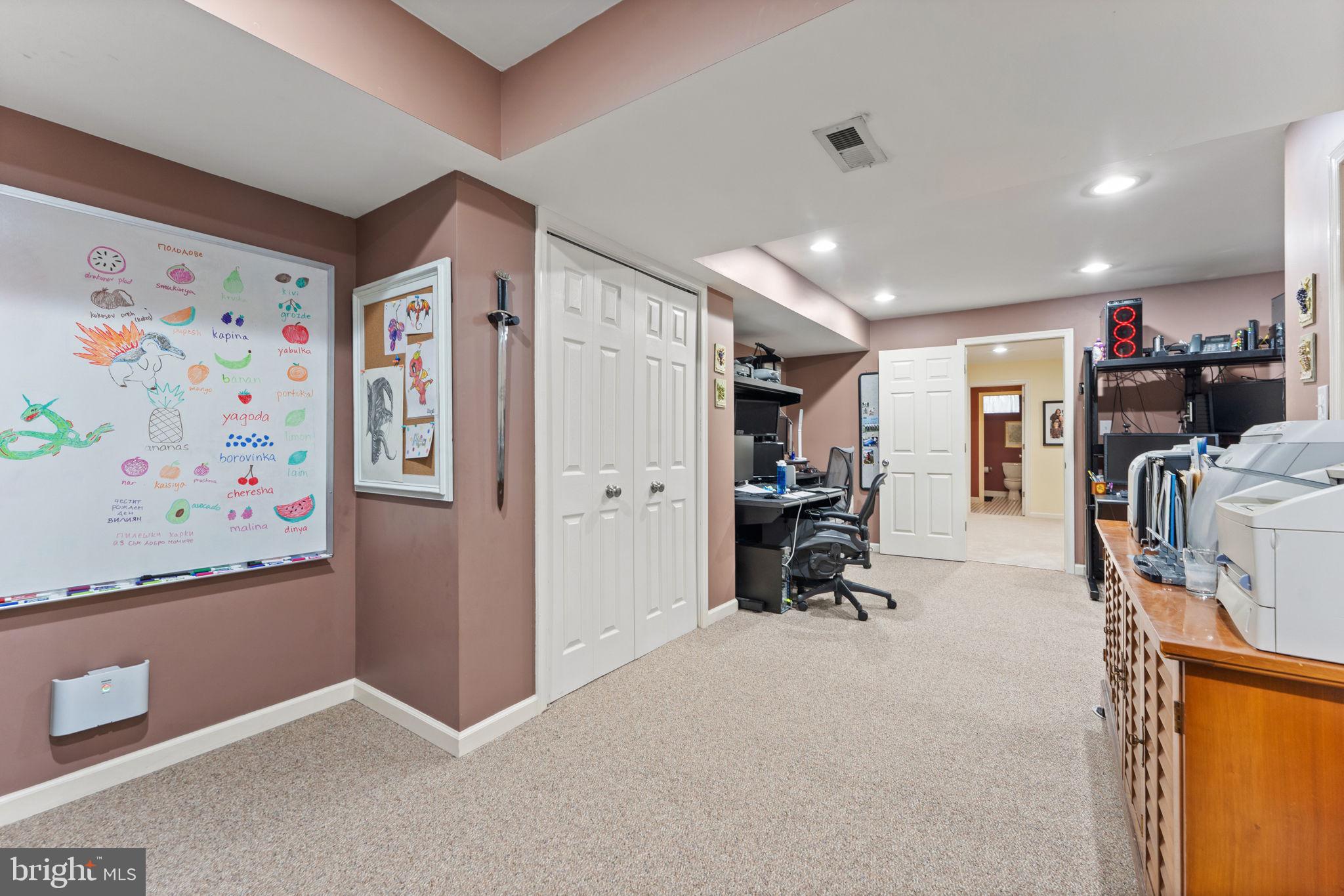 375 HORSESHOE LANE