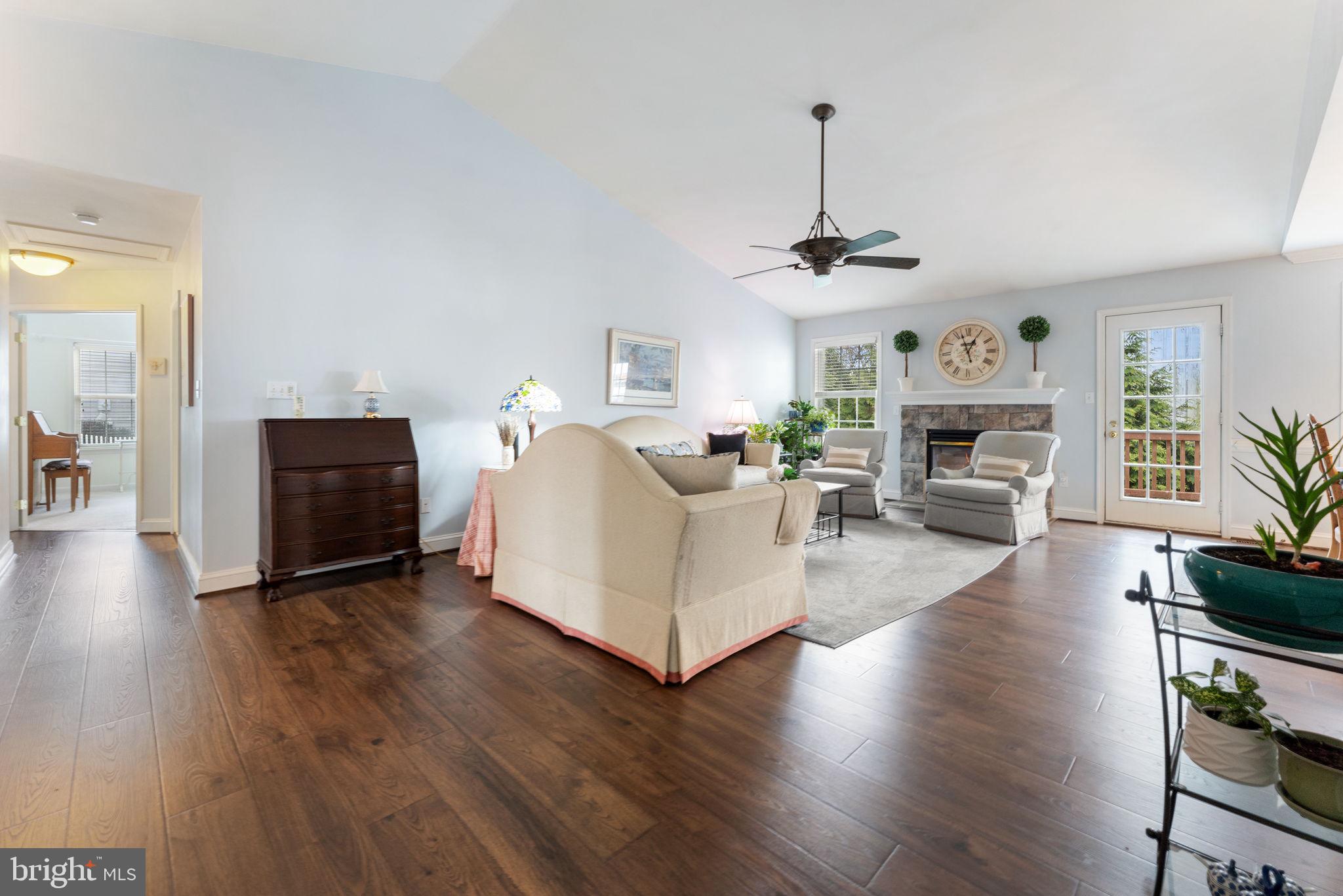 375 HORSESHOE LANE