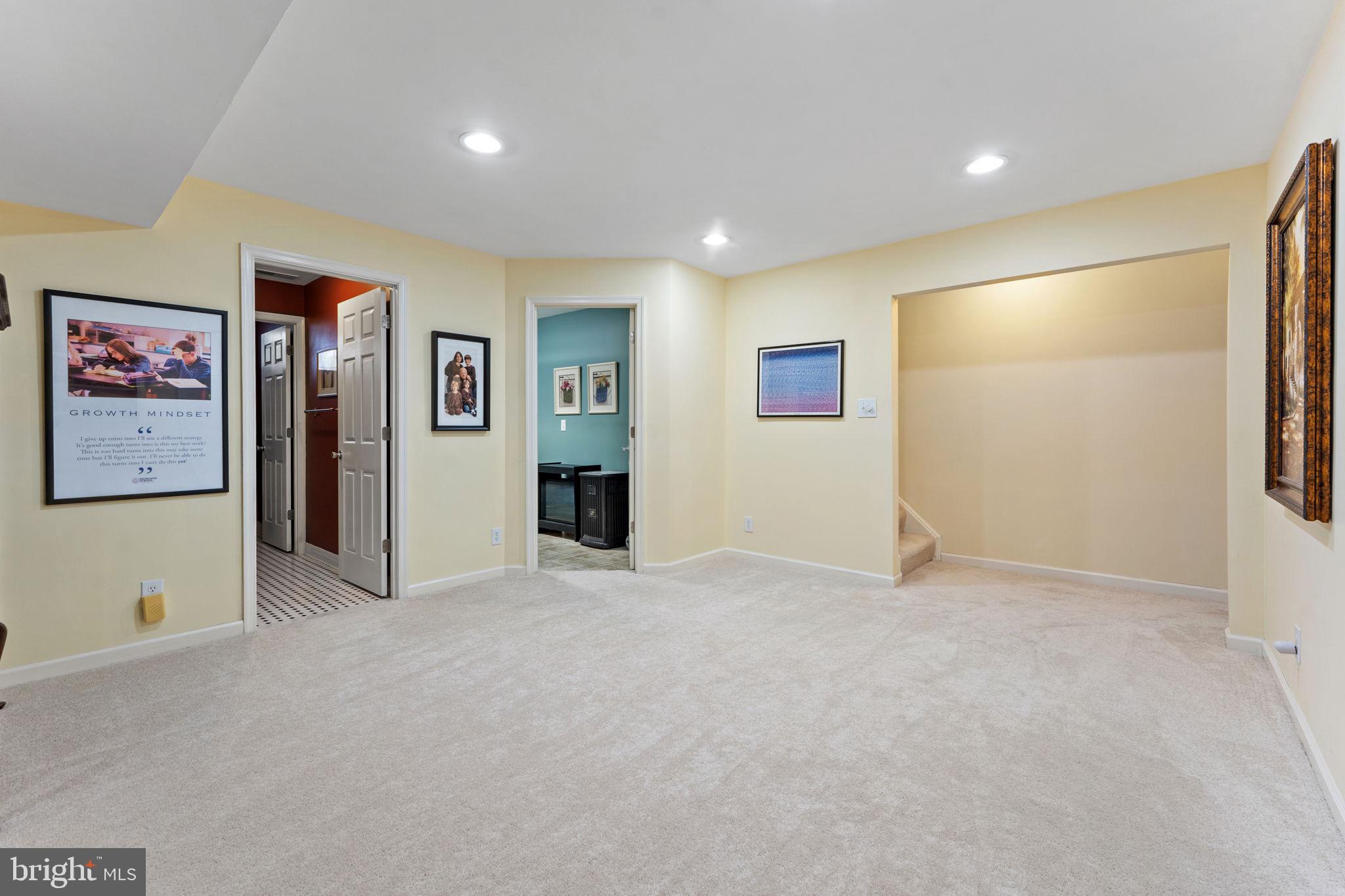 375 HORSESHOE LANE