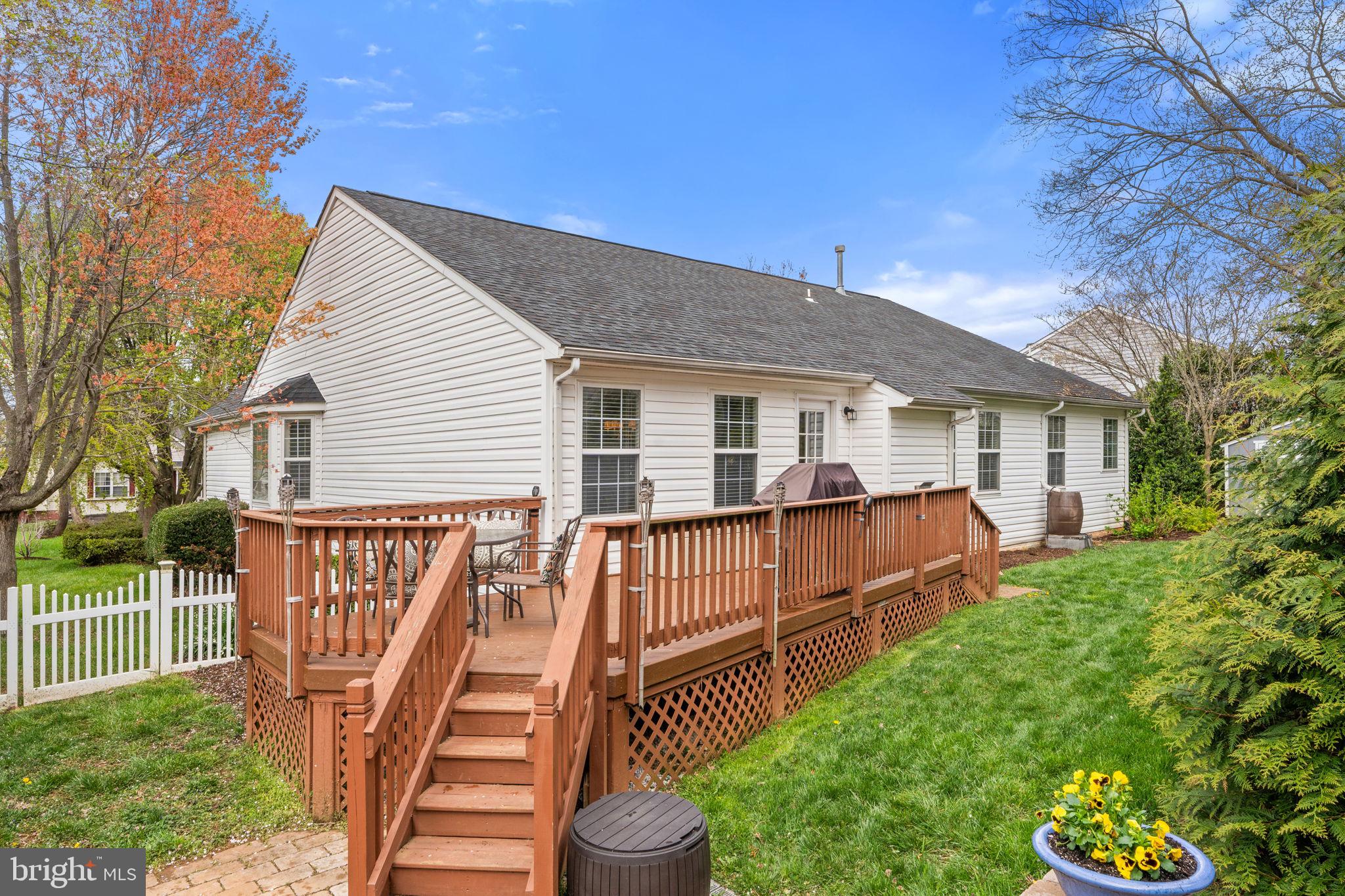 375 HORSESHOE LANE