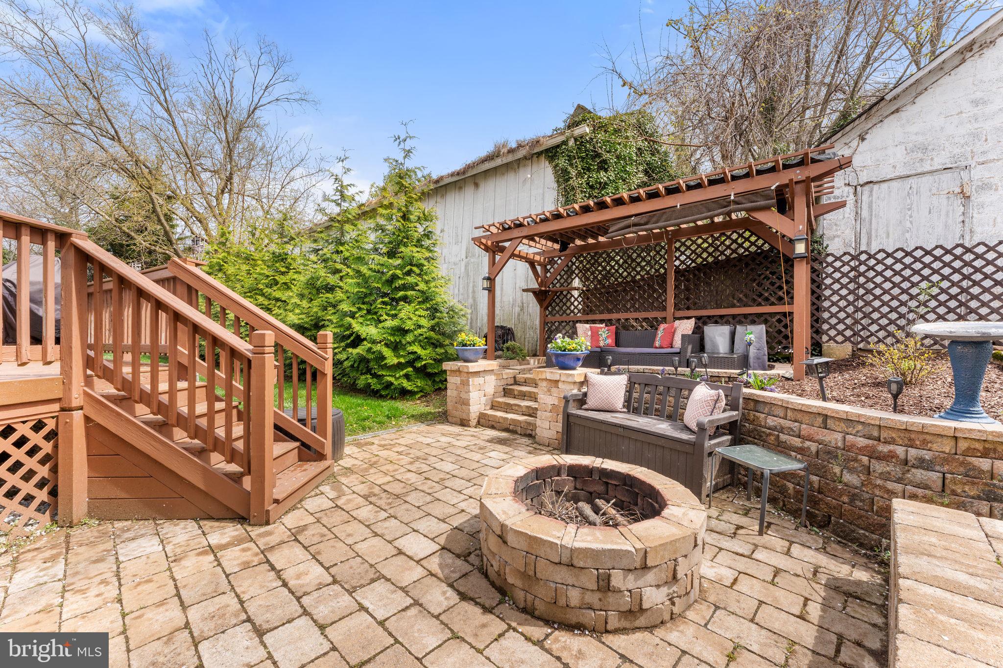 375 HORSESHOE LANE