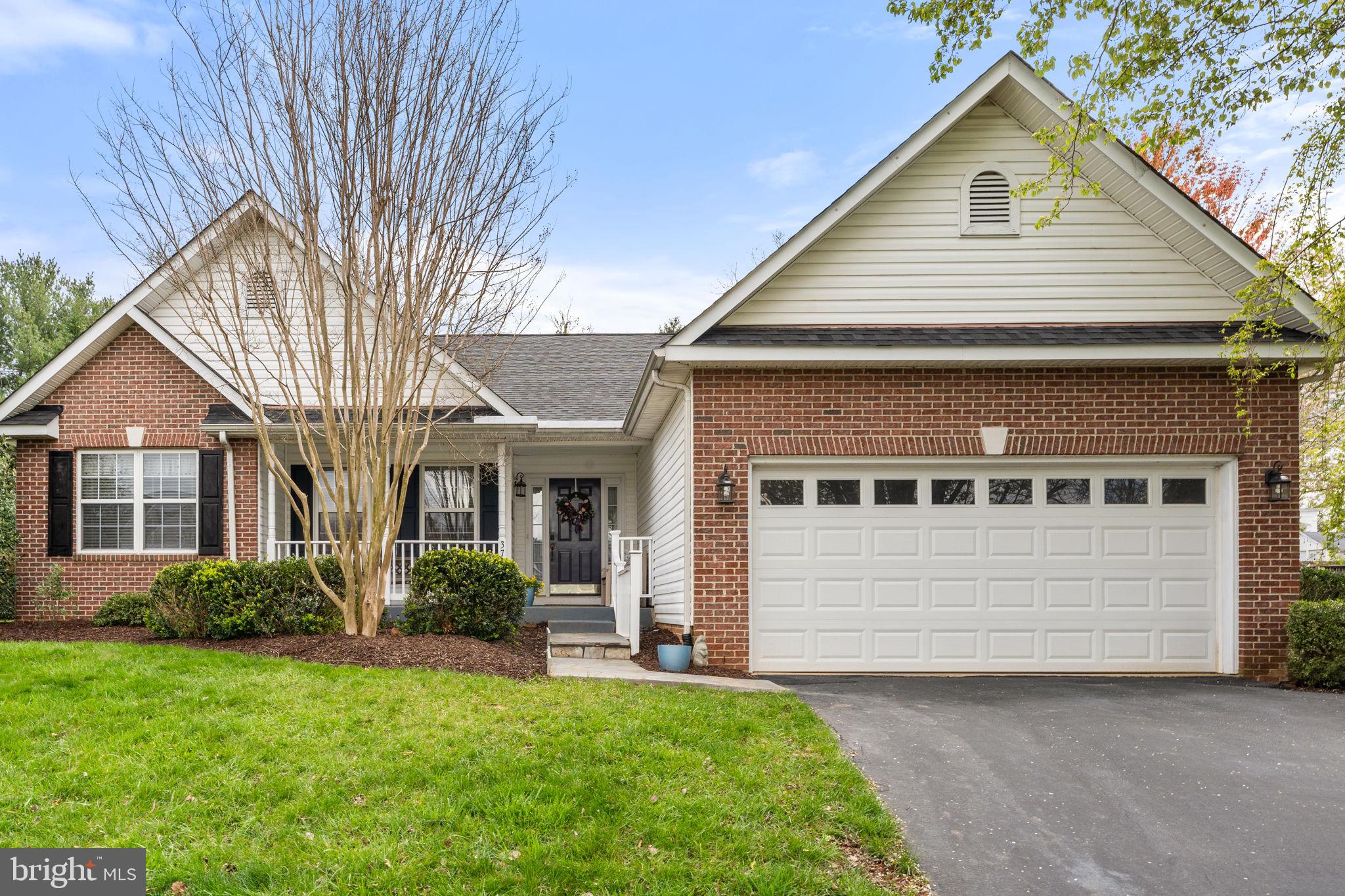 375 HORSESHOE LANE