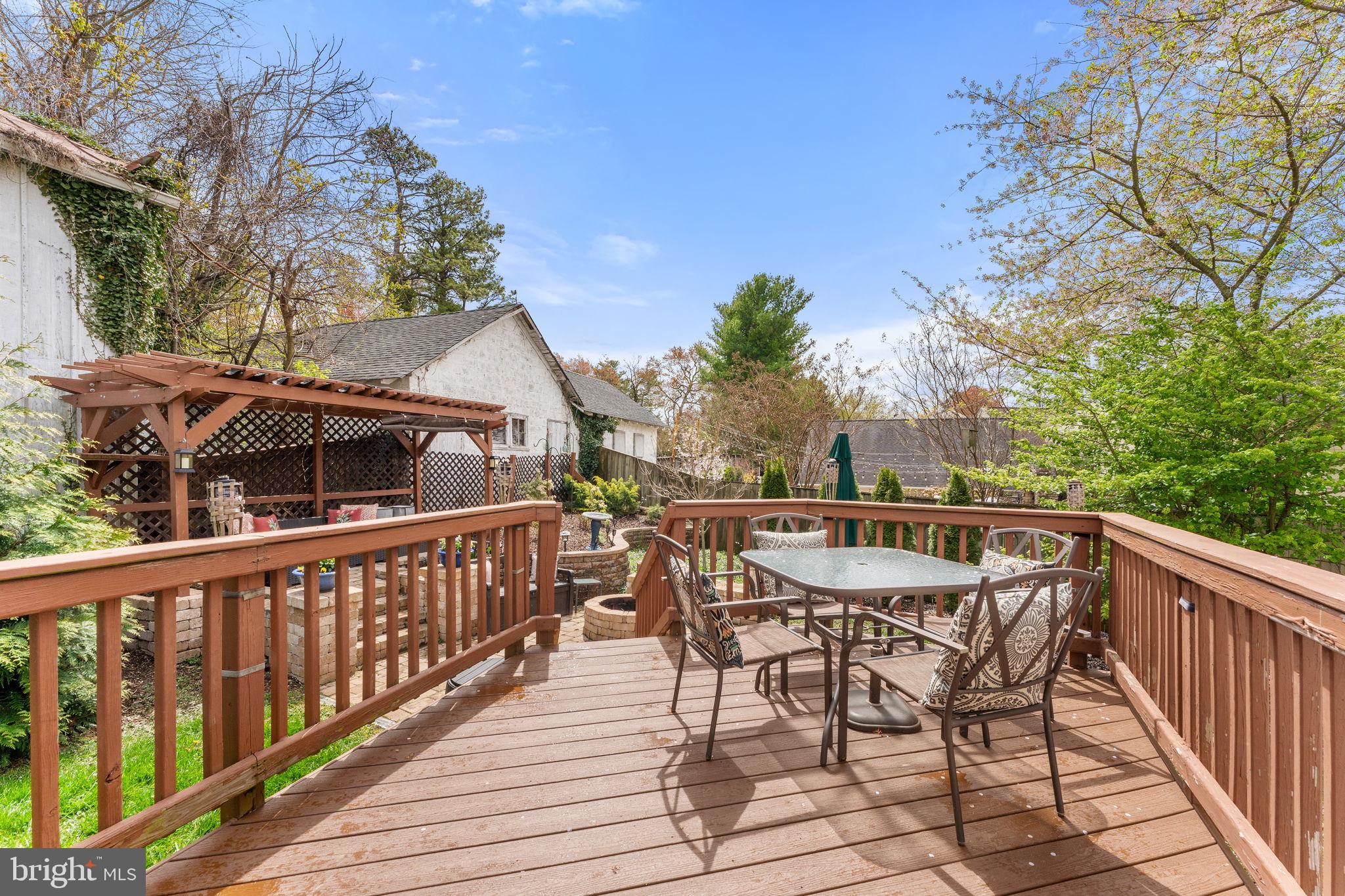 375 HORSESHOE LANE