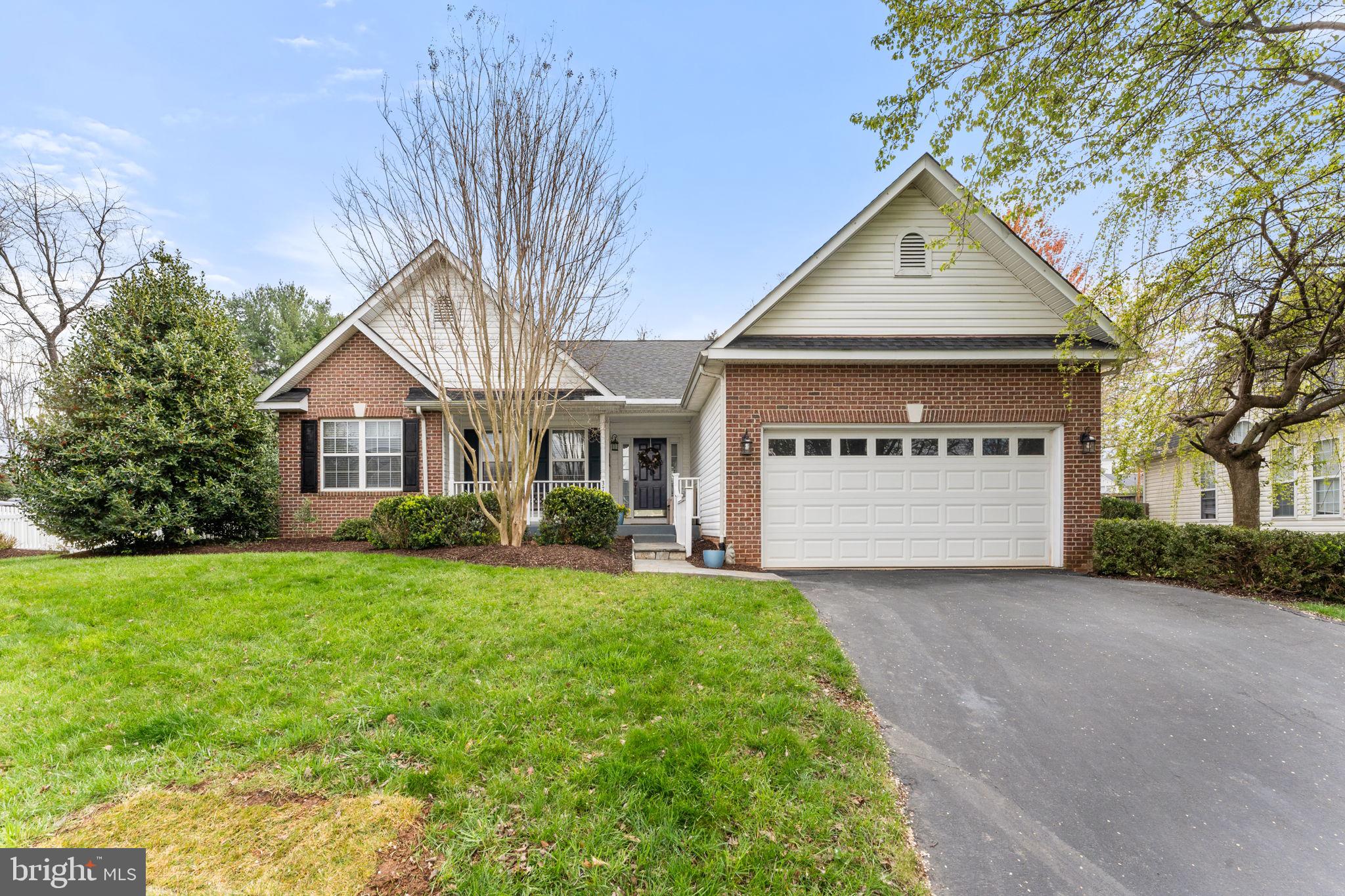 375 HORSESHOE LANE