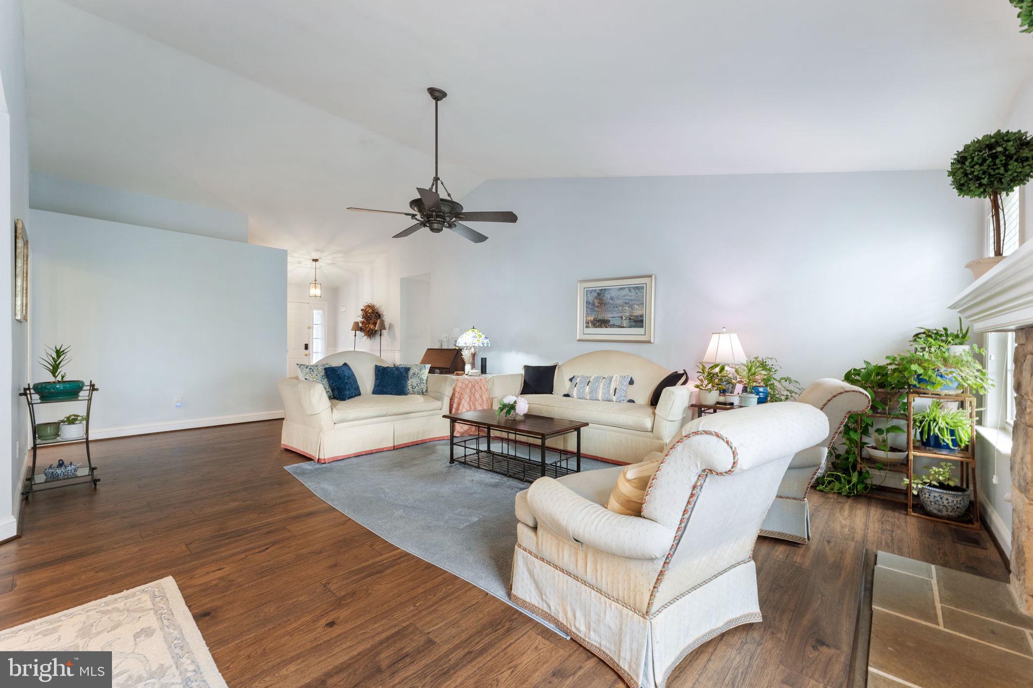 375 HORSESHOE LANE