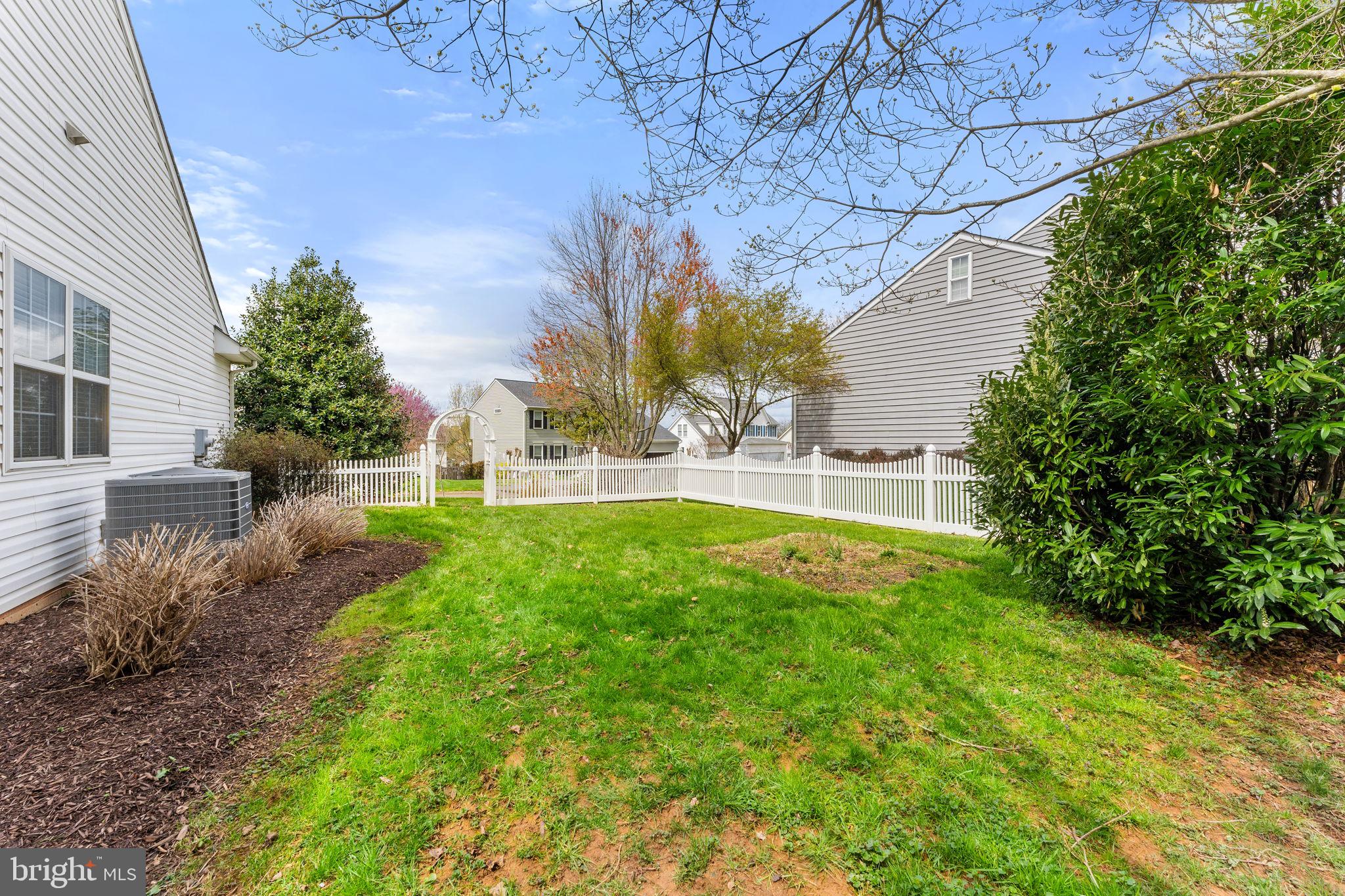 375 HORSESHOE LANE