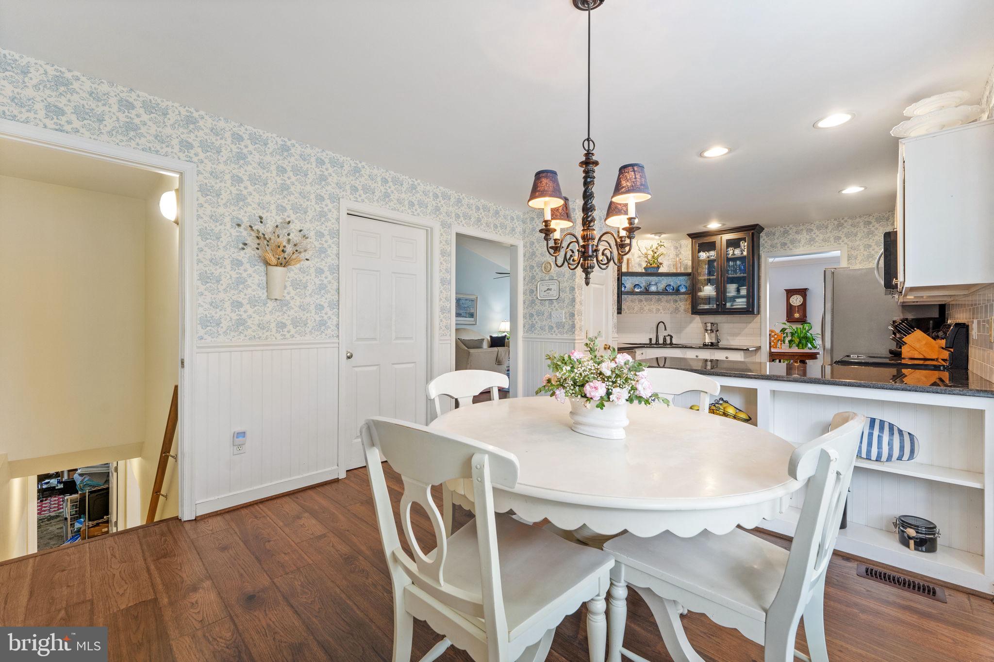 375 HORSESHOE LANE
