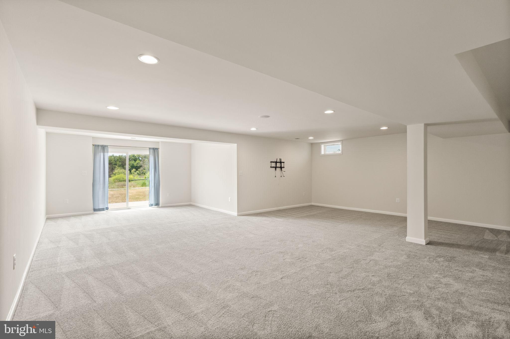 9045 Randolph Cir