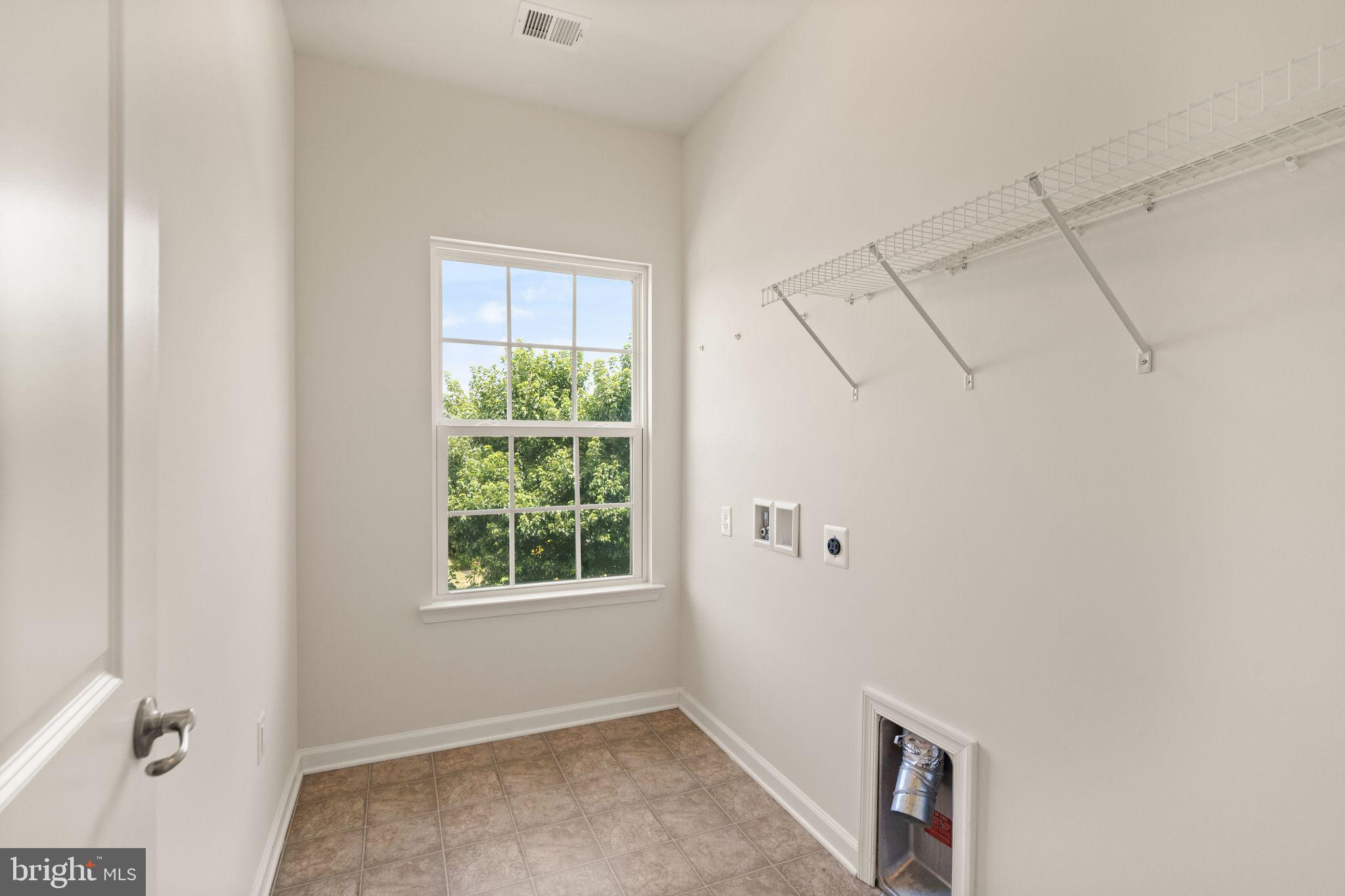9045 Randolph Cir