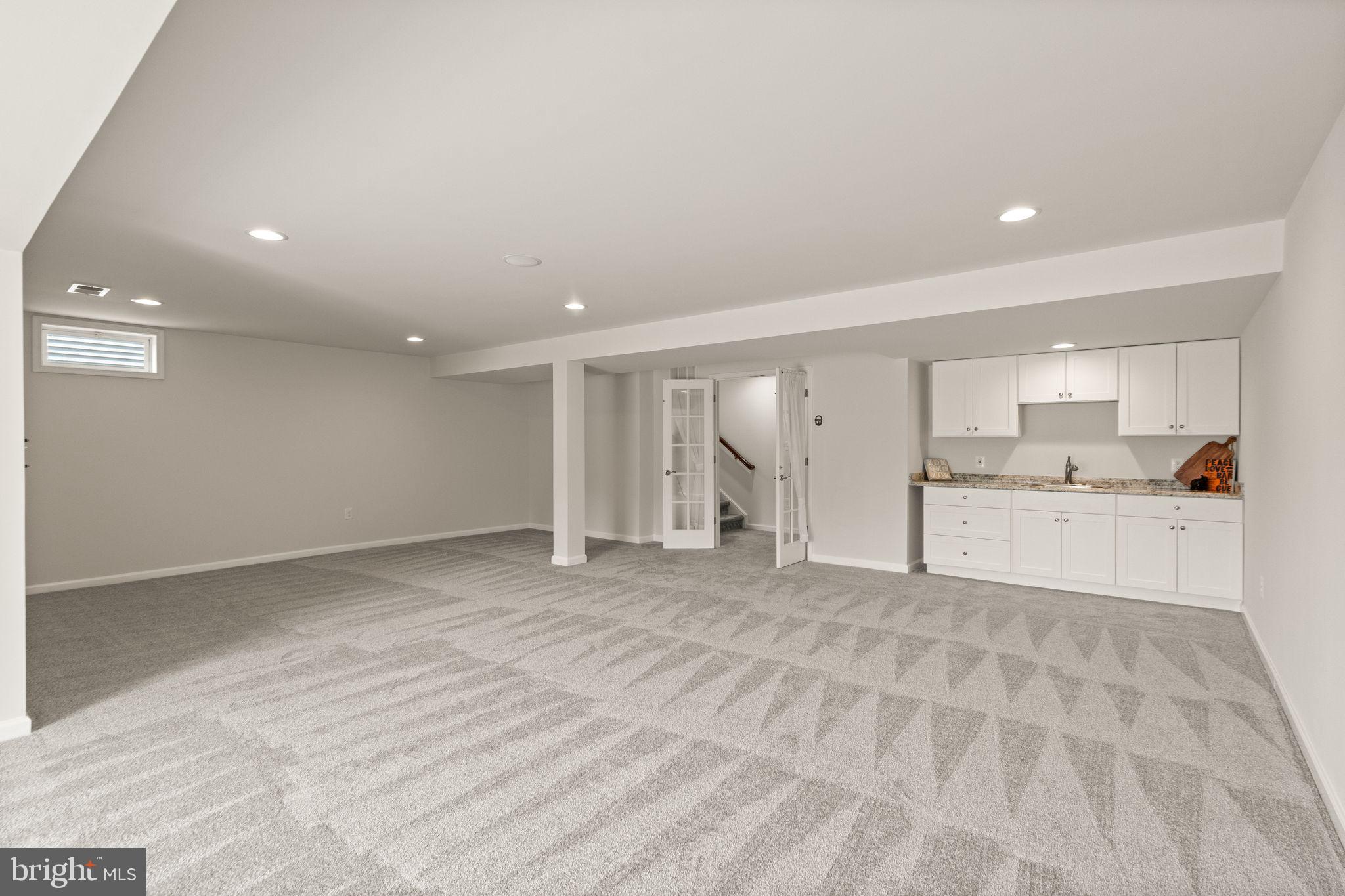 9045 Randolph Cir
