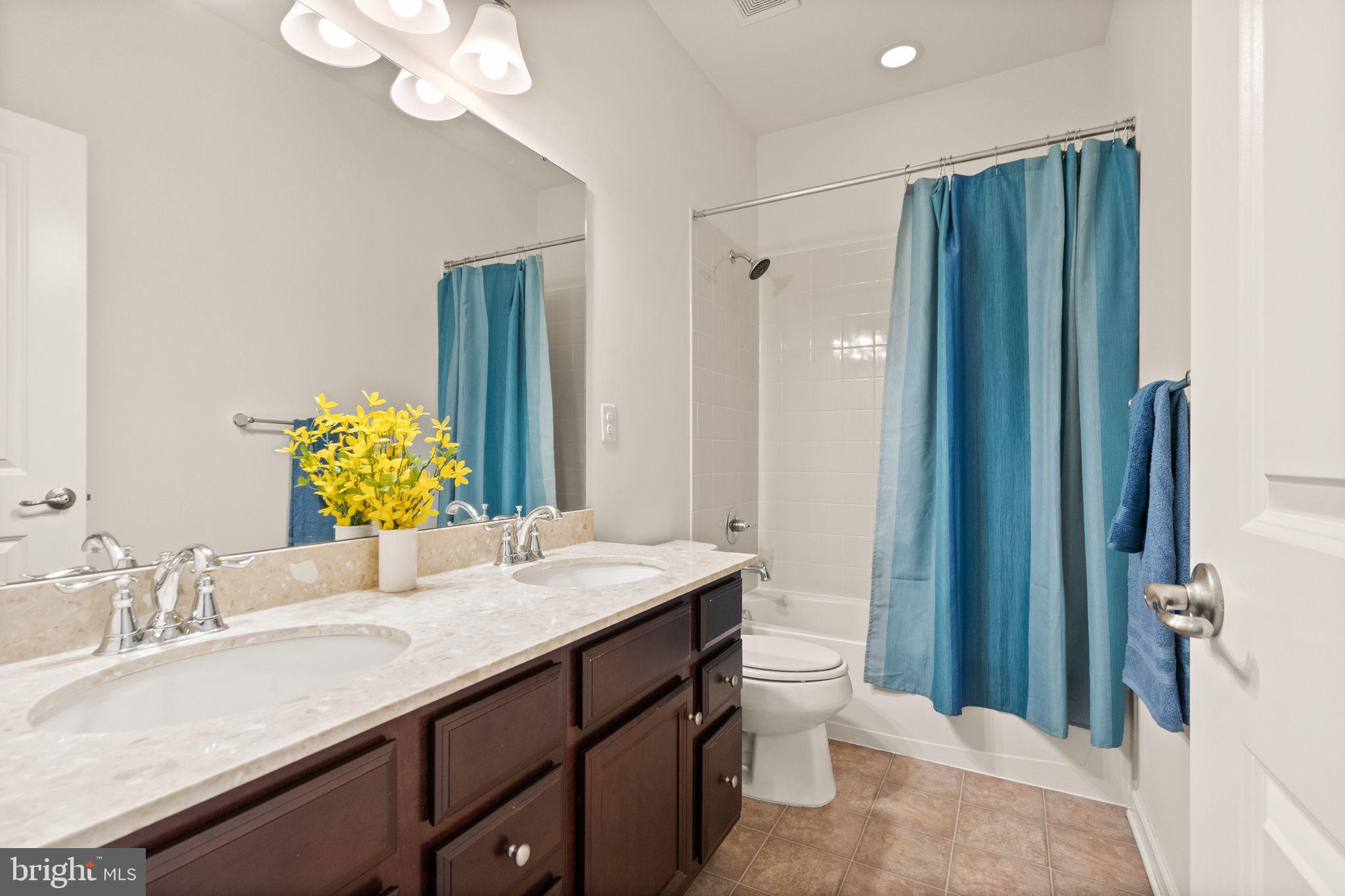 9045 Randolph Cir