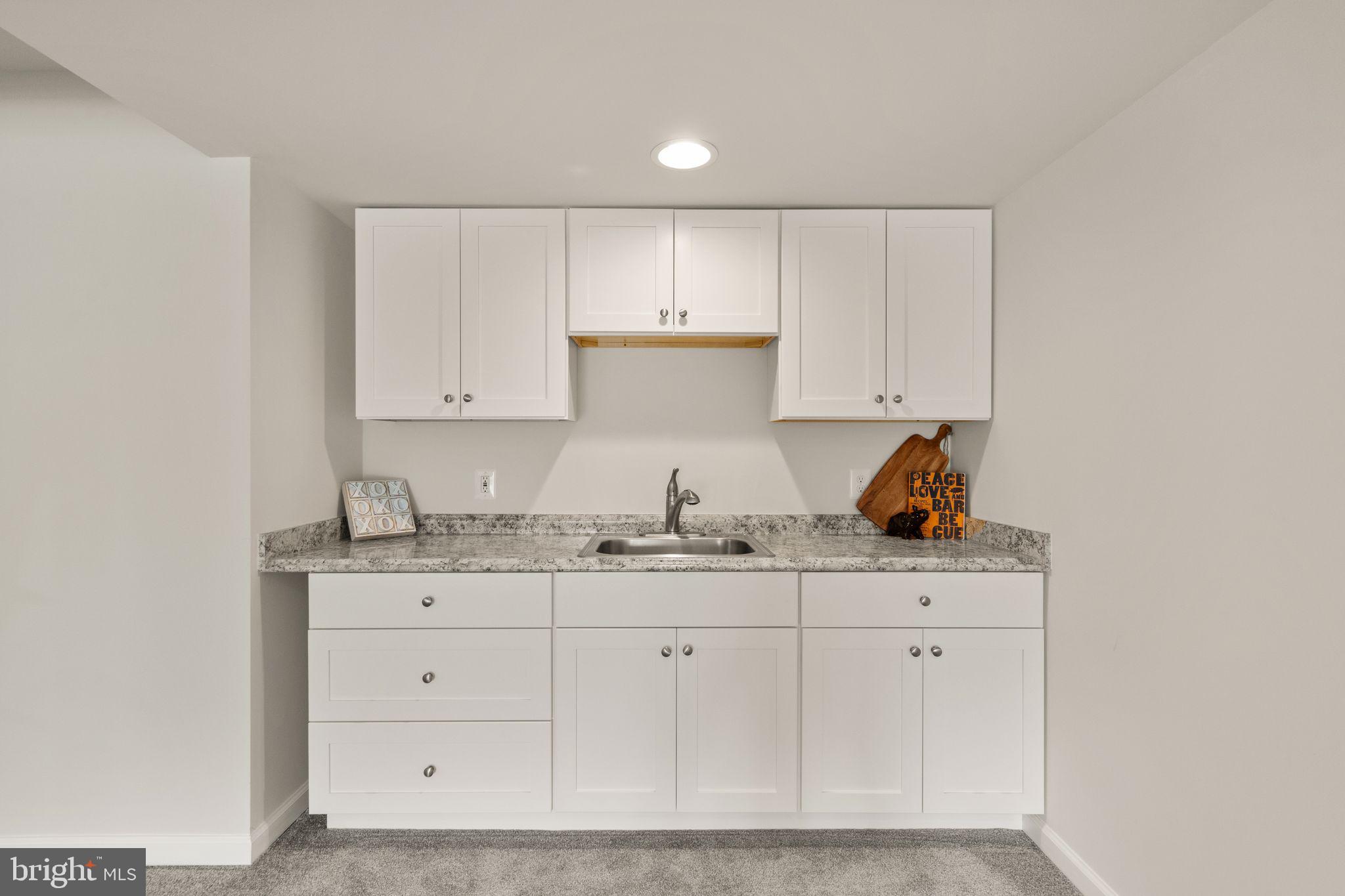 9045 Randolph Cir