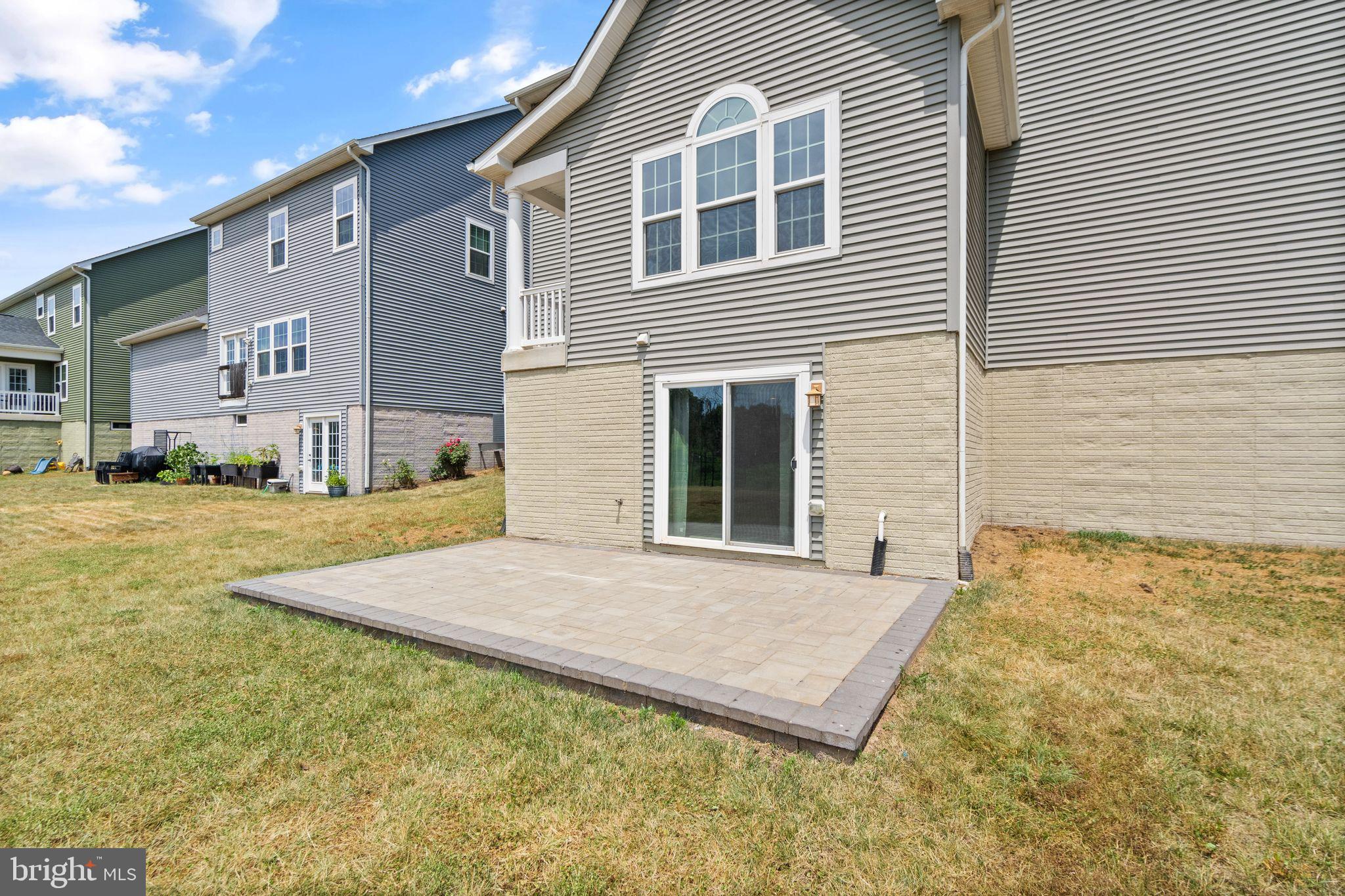 9045 Randolph Cir