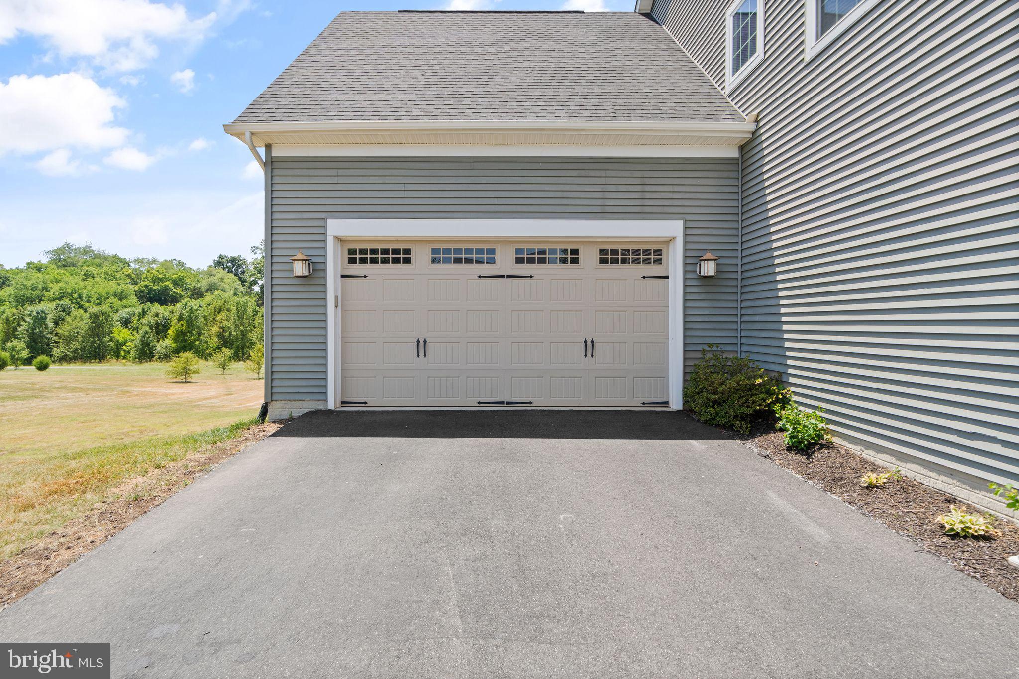9045 Randolph Cir