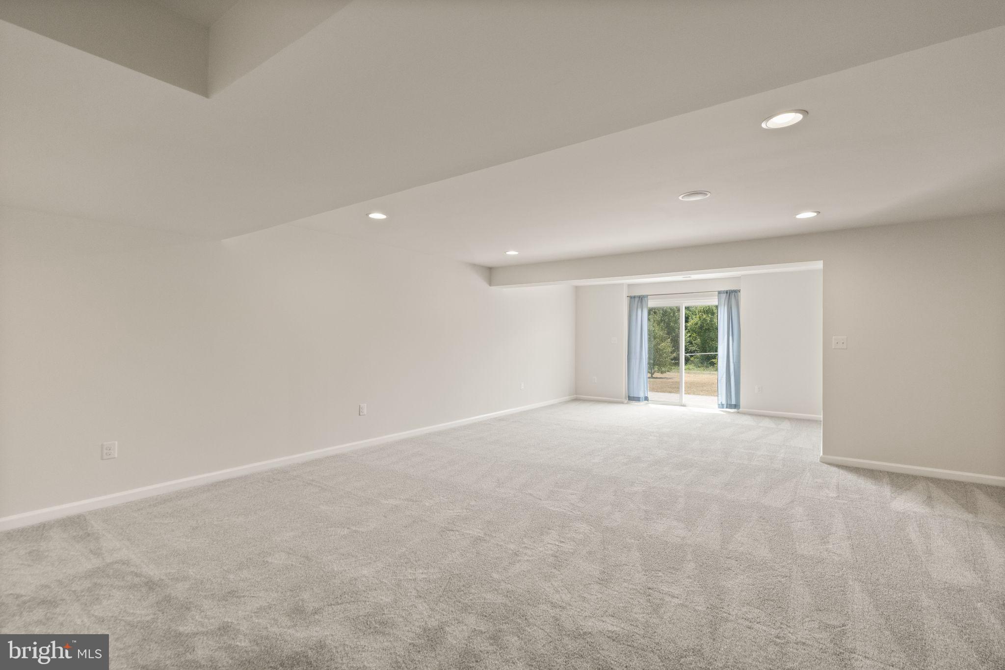 9045 Randolph Cir