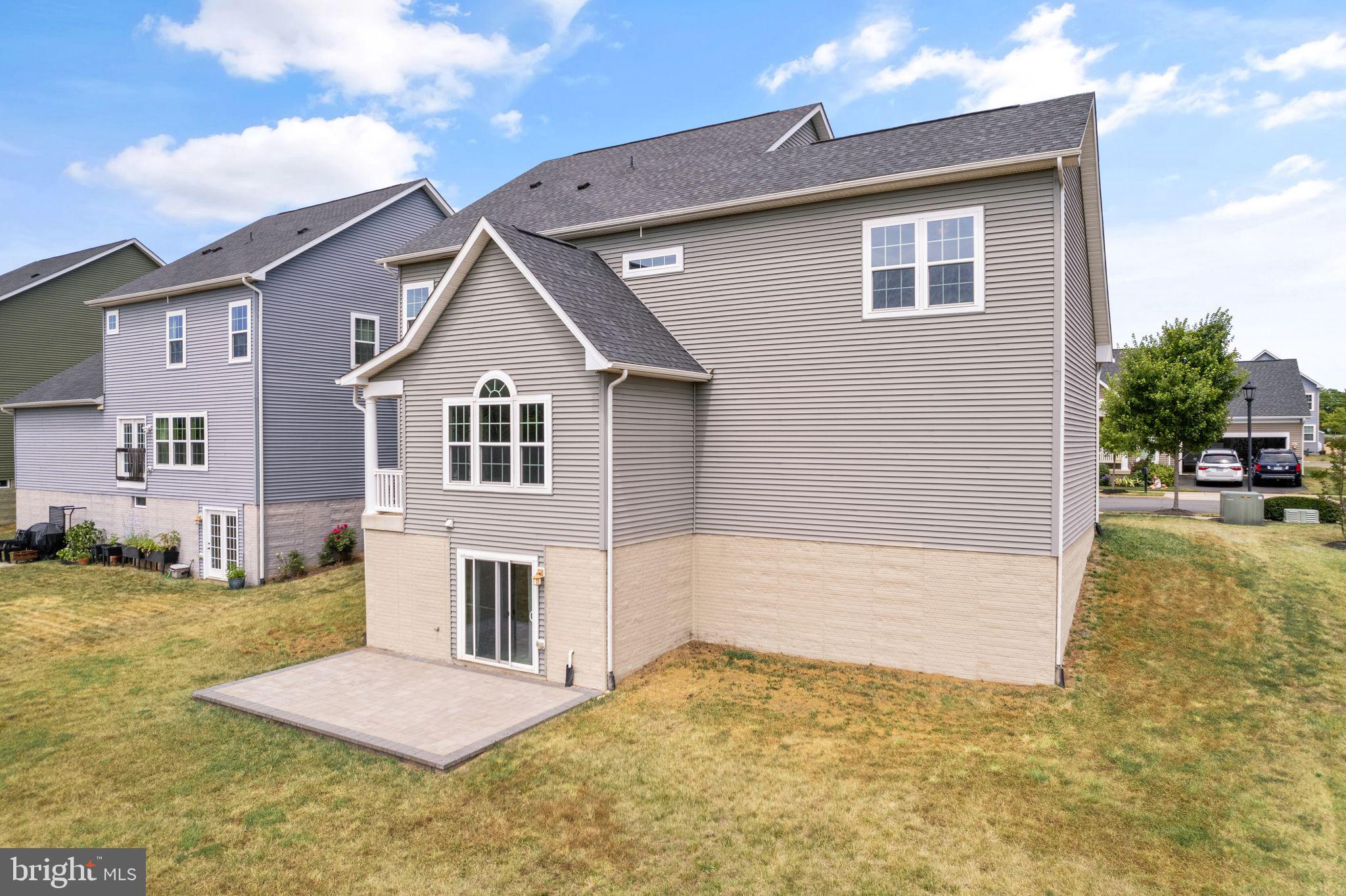 9045 Randolph Cir