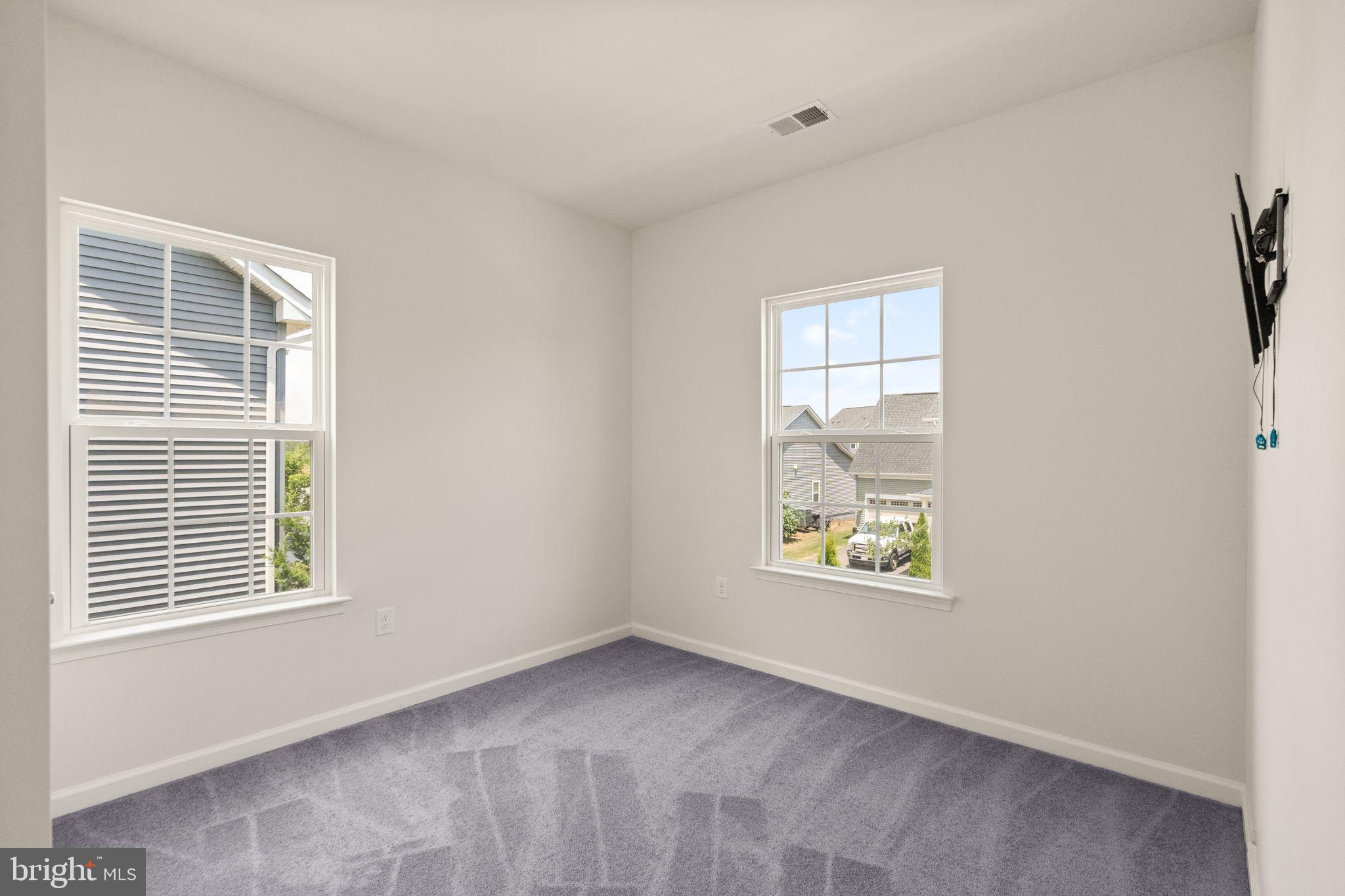9045 Randolph Cir