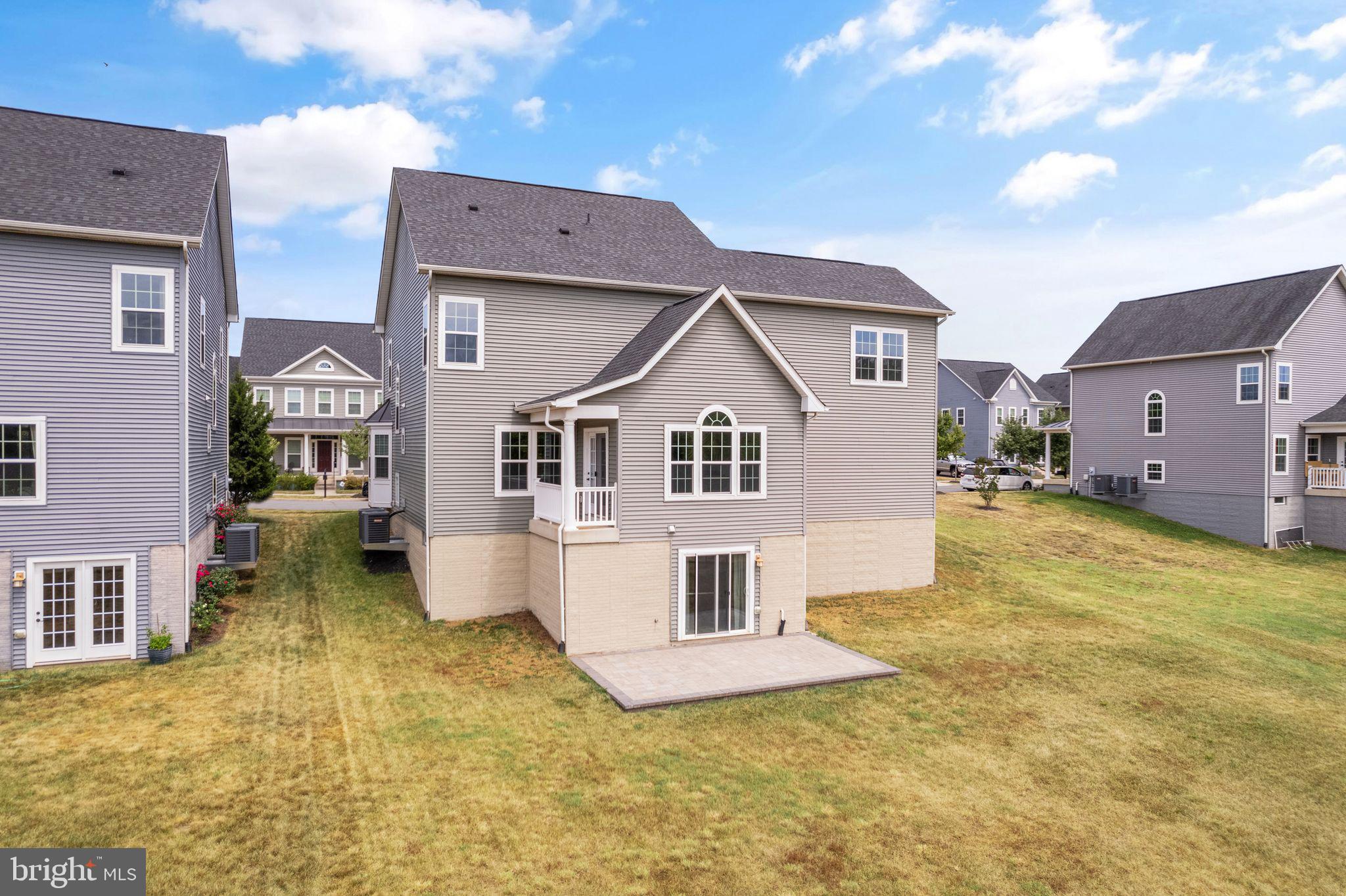 9045 Randolph Cir