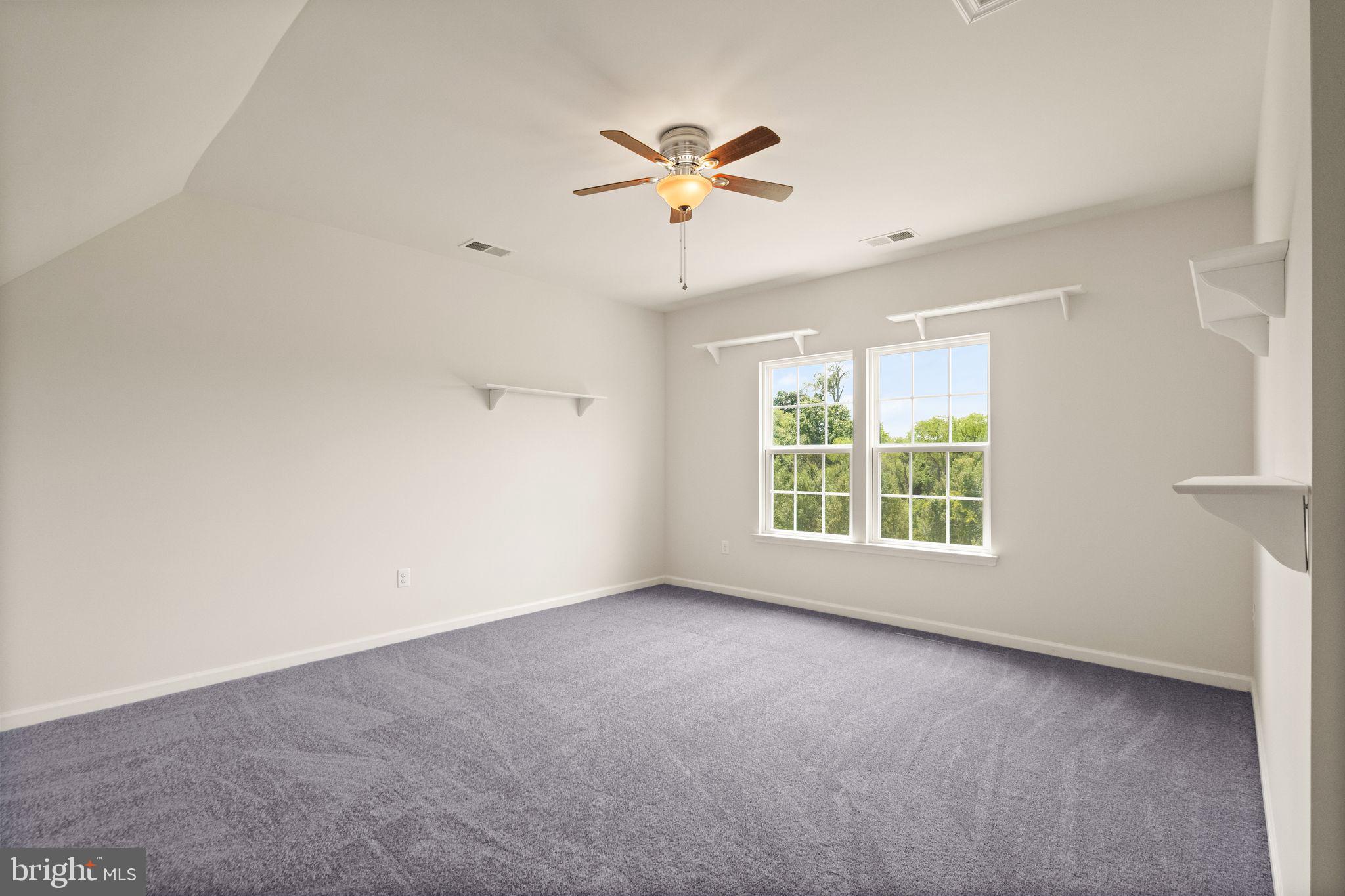 9045 Randolph Cir