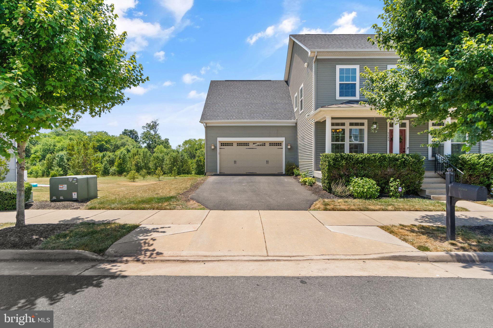 9045 Randolph Cir
