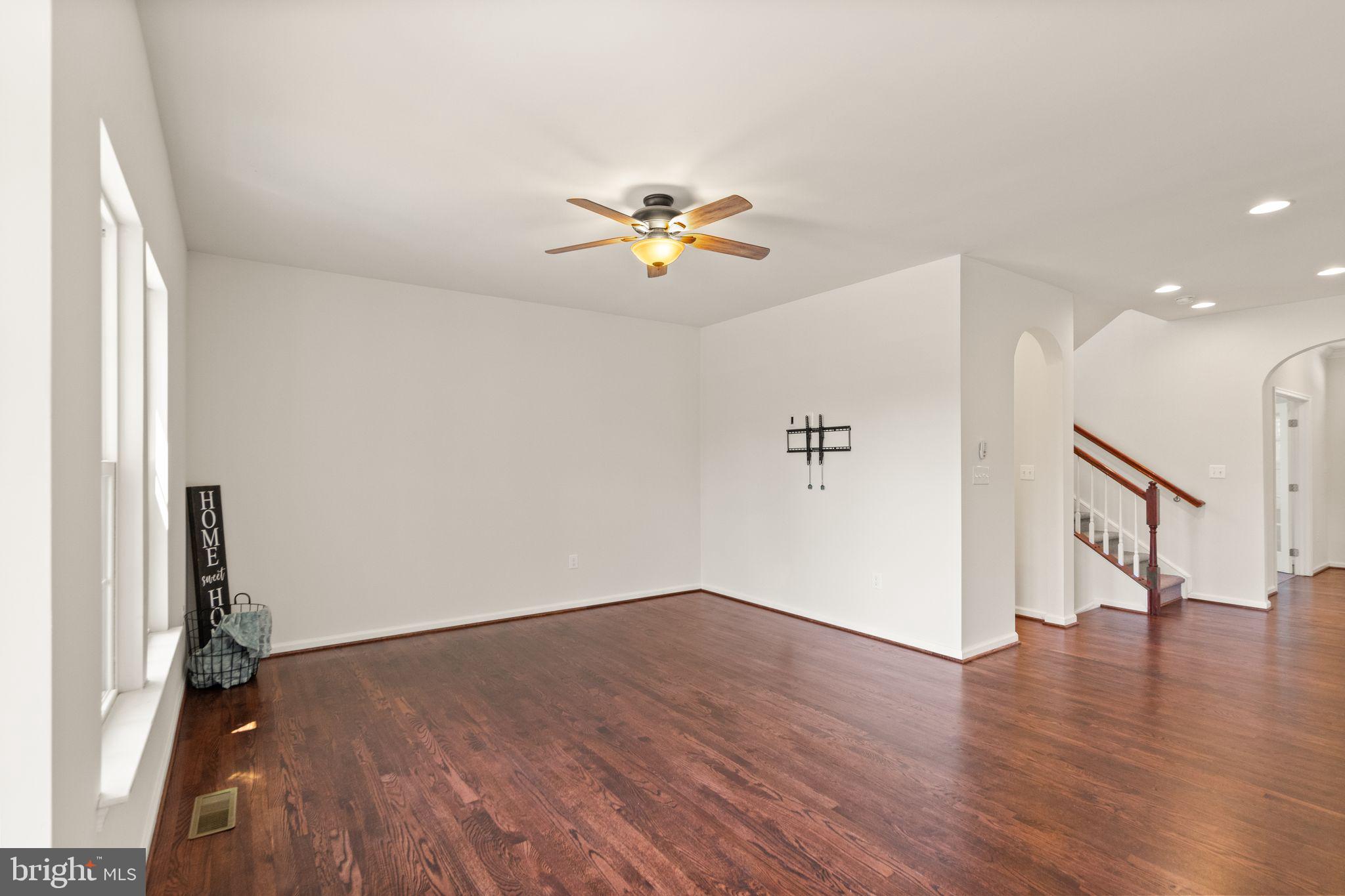 9045 Randolph Cir
