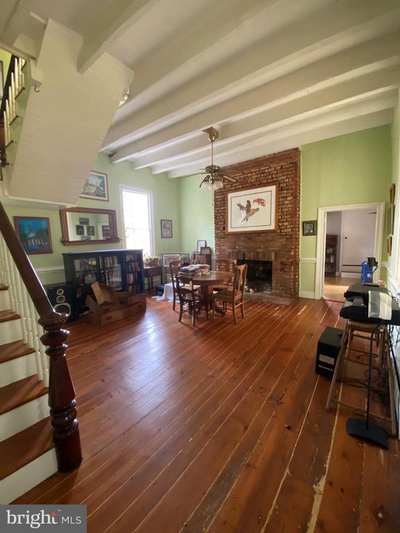 37 SPRING LANE