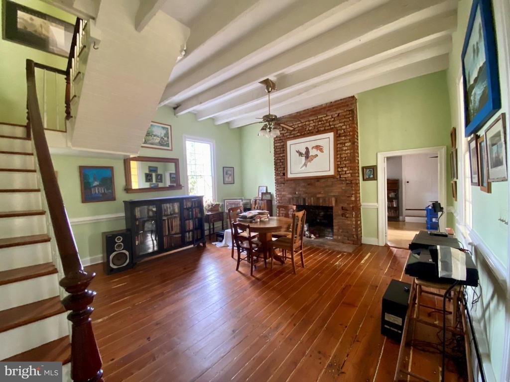 37 SPRING LANE