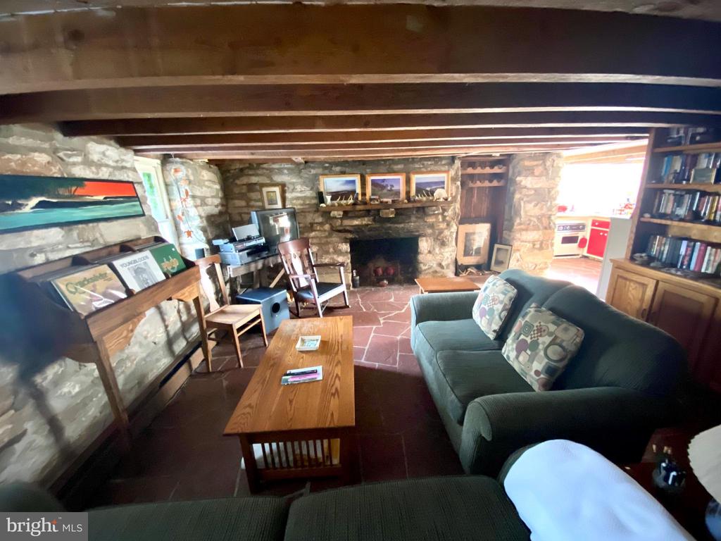 37 SPRING LANE