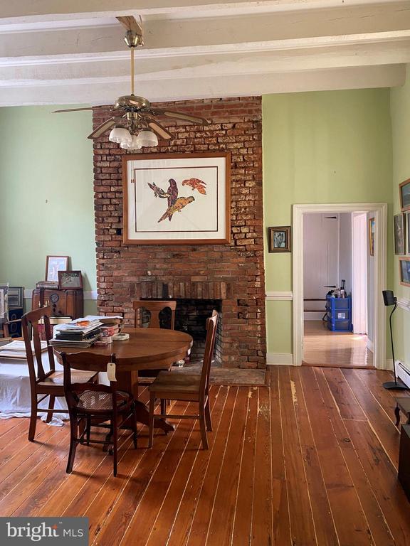 37 SPRING LANE