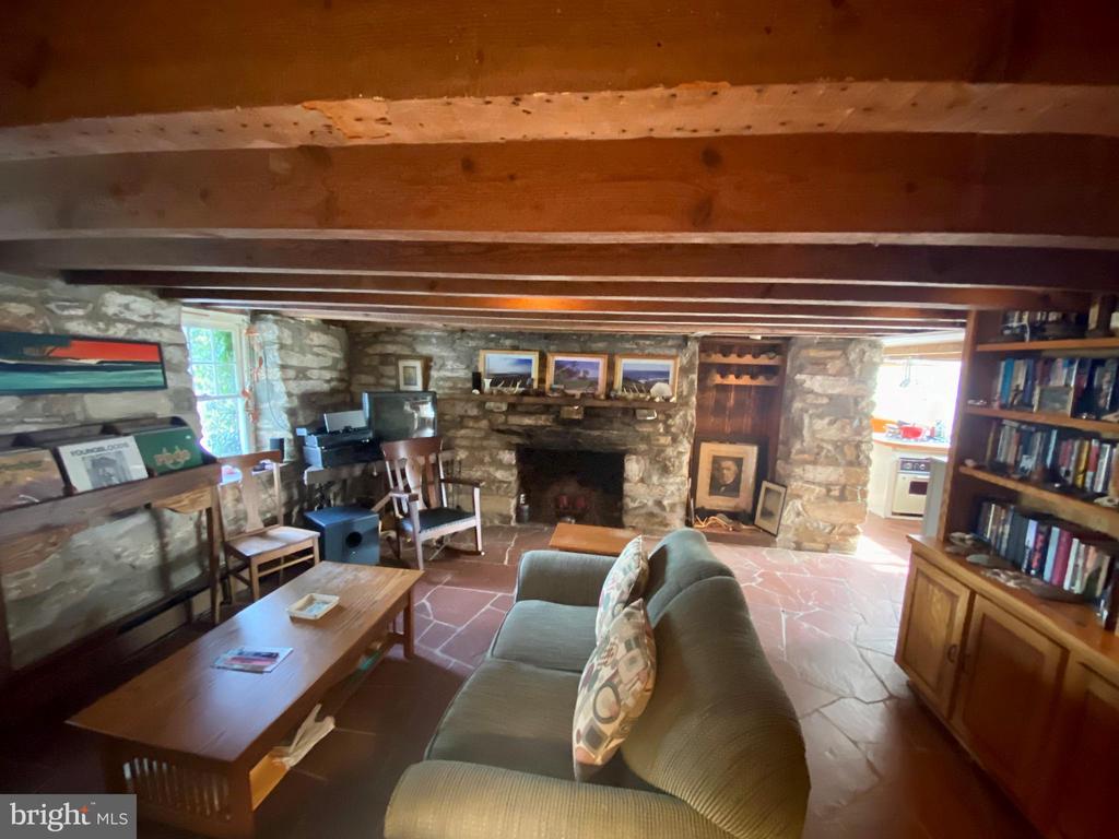37 SPRING LANE
