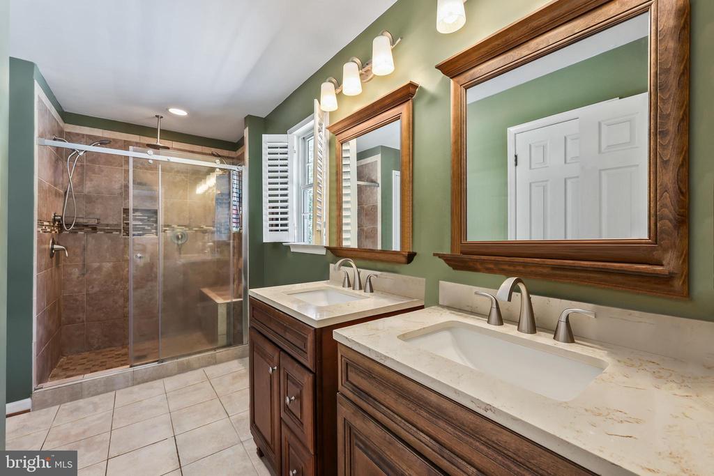 12198 CLIFTON LANE