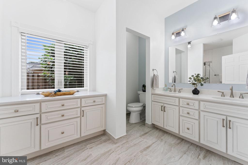 238 CARRIAGE CHASE CIRCLE