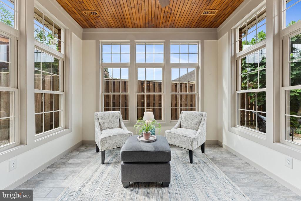 238 CARRIAGE CHASE CIRCLE