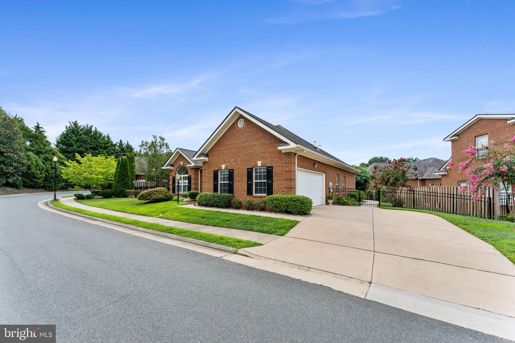 238 CARRIAGE CHASE CIRCLE