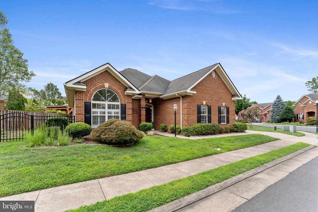 238 CARRIAGE CHASE CIRCLE