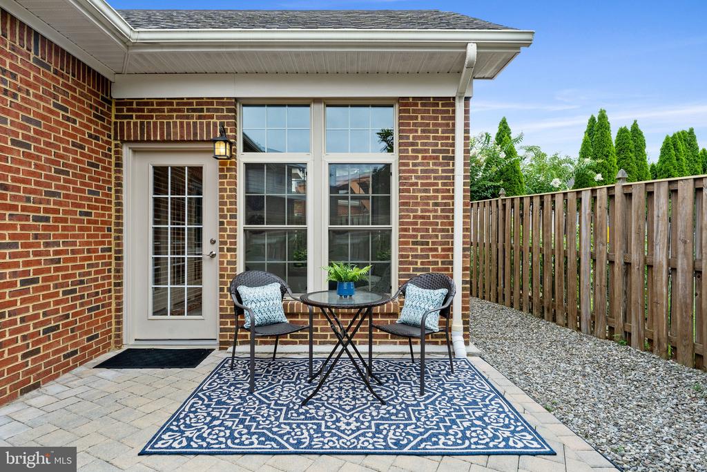 238 CARRIAGE CHASE CIRCLE