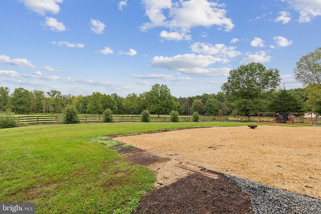 6288 Black Horseman Ln
