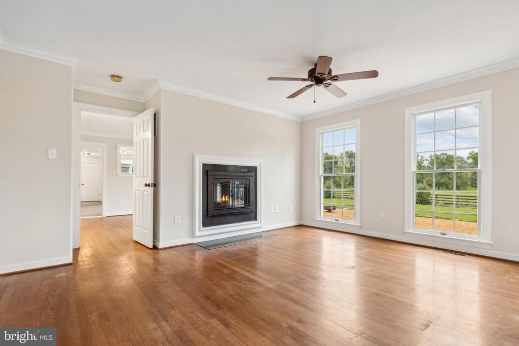 6288 Black Horseman Ln