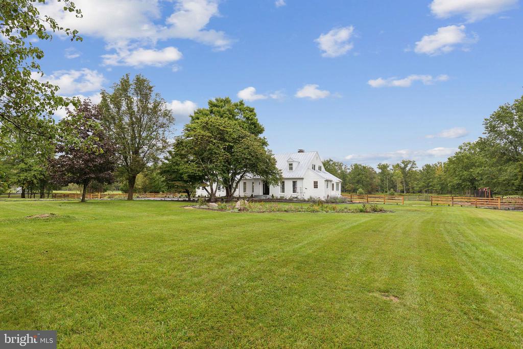 6288 Black Horseman Ln