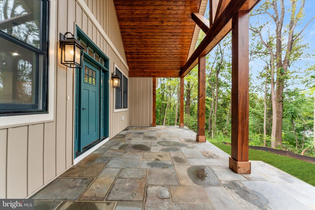 5281 HILLSIDE DRIVE