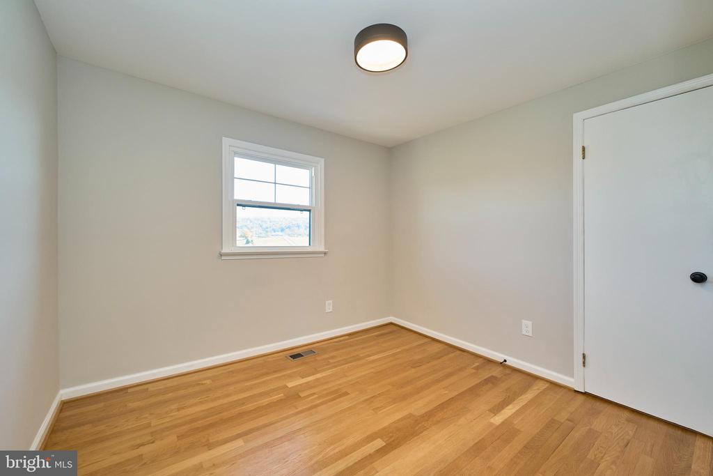 5635 MERRY OAKS RD