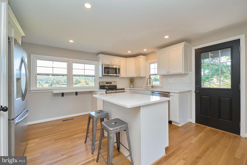 5635 MERRY OAKS RD