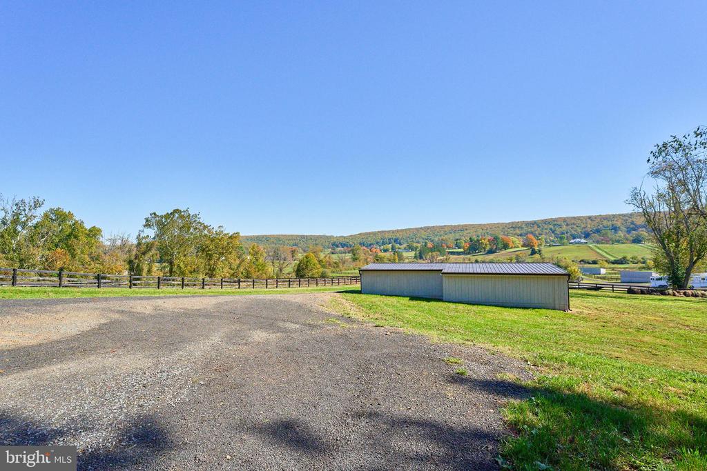 5635 MERRY OAKS RD