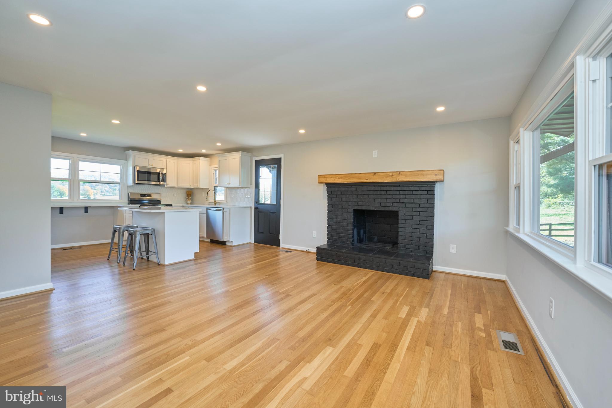 5635 MERRY OAKS RD