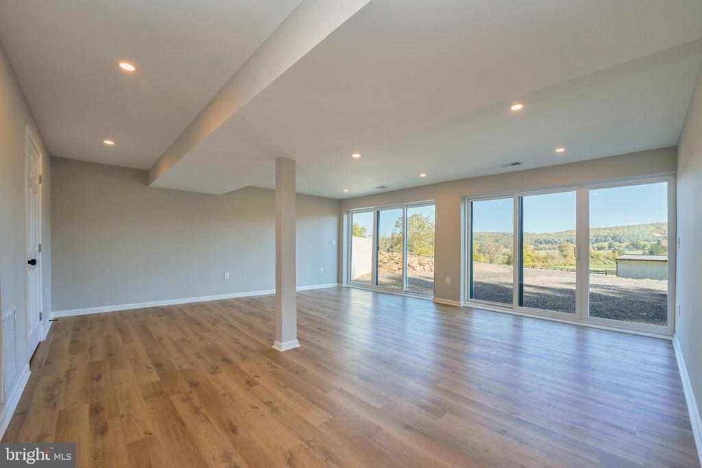5635 MERRY OAKS RD