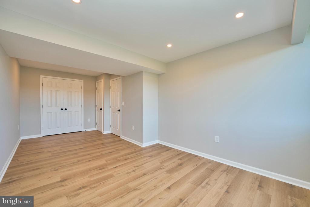 5635 MERRY OAKS RD