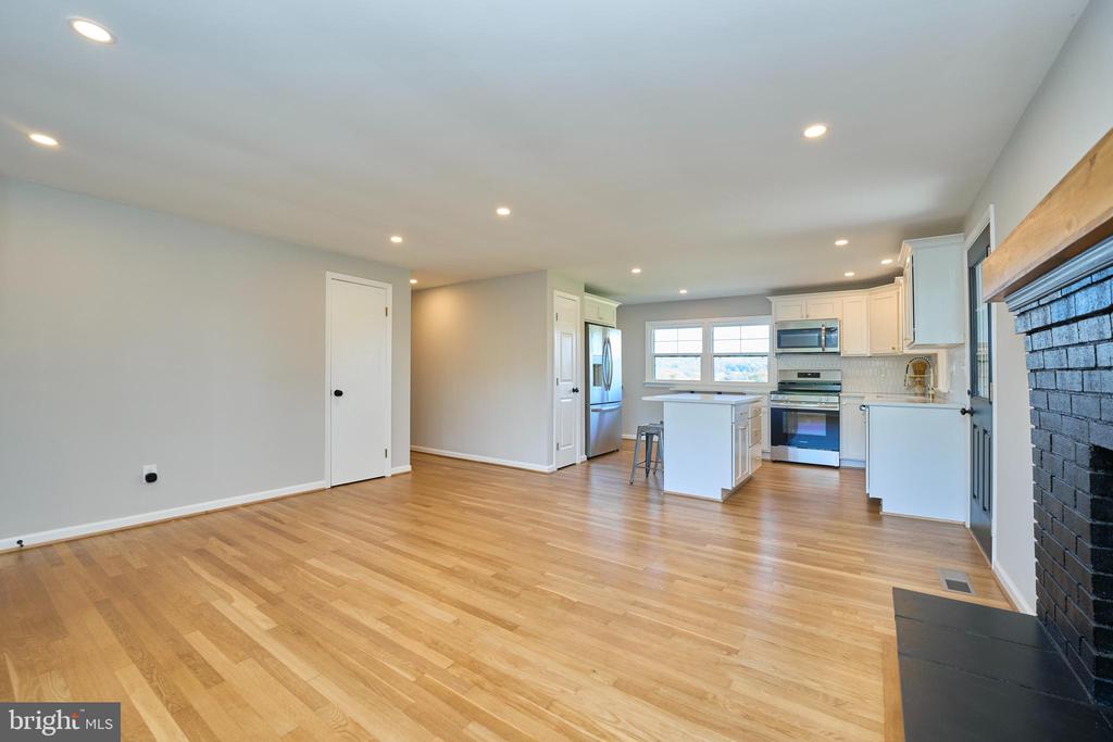 5635 MERRY OAKS RD